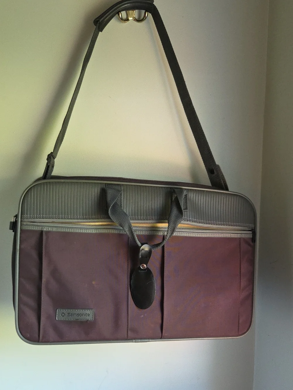 Samsonite Men's Maroon and Gray Vintage Carry On